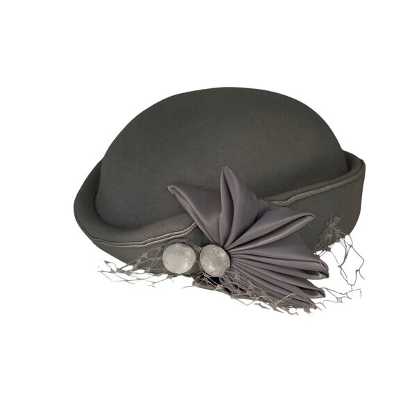 Vintage Anita Pineault Gray Felt Hat With Satin Bow Netting & Rhinestone Accents - Picture 3 of 13